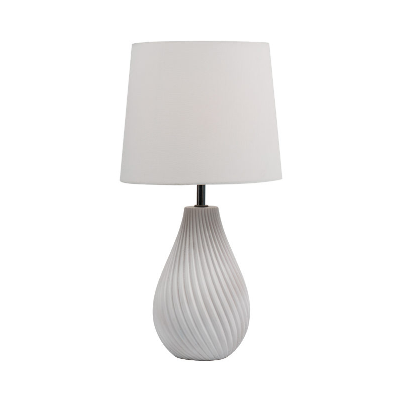 โคมไฟโต๊ะข้างเตียงบ้านง่ายๆ