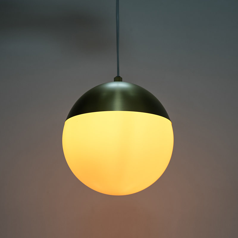 โคมระย้าแก้วโลหะเรียบง่าย